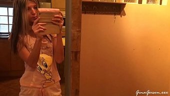 Blonde Teen Gina Gerson Zieht In Eine Neue Wohnung Um