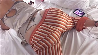 Muschifick Und Fußanbetung Mit Einer Süßen Französischen Frau Im Doggy Style