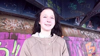 Schüchternes Teengirl Mit Enger Muschi Wird Von Einem Deutschen Typen Zum Sex Abgeschleppt