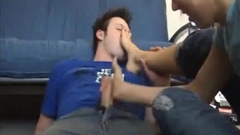 Amerikanische Amateurin Gibt Einen Footjob