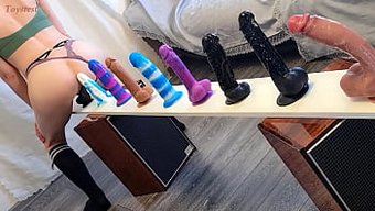 Der Ultimative Dildo-Test: Zierliche Teenagerin Reitet Und Fickt Sich Zu Einem Großen Orgasmus