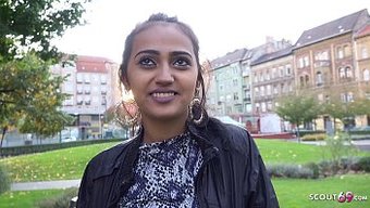 Deutsche Pfadfinderin Emma Sweet Wird In Der Öffentlichkeit Abgeholt Und Gefickt
