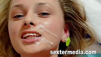 Eine Heiße Blonde Teenagerin Wird In Hd In Ihren Arsch Und Ihre Muschi Gefingert