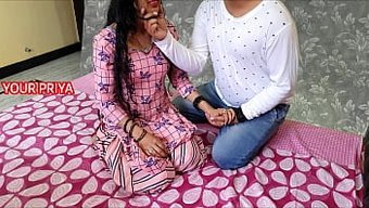 Desi Bhabhi Bekommt Ihre Muschi Von Ihrem Jüngeren Liebhaber In Hd-Video Geleckt