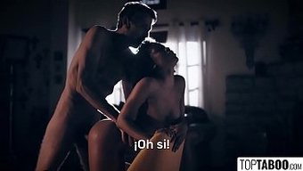 Eine Erstaunliche Milf Aus Ebenholz Wird Von Einem Jungen Fotografen Gefickt