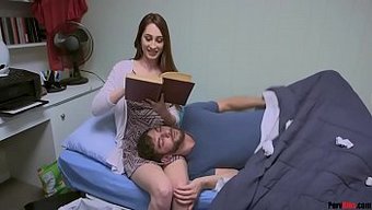 Die Wunderschöne Stiefschwester Erfüllt Jeden Wunsch Ihres Stiefsohns