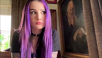 Die Ungewöhnliche Bitte Eines Goth-Girls An Ihren Stiefbruder Wird Von Einem Therapeuten Bearbeitet.