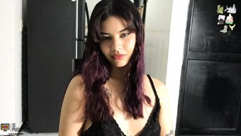 Eine Amateur-Teenagerin Wird Von Den Füßen Ihrer Stiefschwester Dominiert In Einem Spanischen Porno
