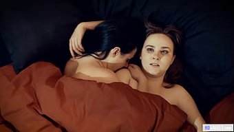 Angela White Und Jay Taylor Genießen Ihre Erste Lesbische Erfahrung