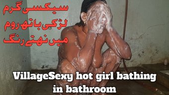 Bisexuelle Teenager-Milf Zeigt Ihren Sexy Körper Im Badezimmer