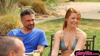 Erstmalige Swinger Überwinden Schüchternheit Und Betreiben Gruppensex