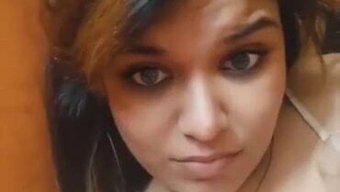 Milf Mit Super Engem Körper Geht Runter Und Wird Schmutzig