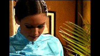 Eine Erstaunliche Brünette Frau Wird In Einer Gruppensex-Session In Ihre Muschi Und Ihren Arsch Gefickt