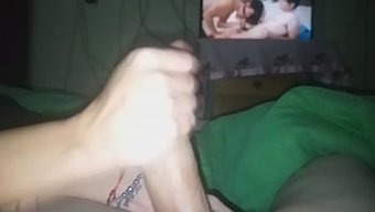 Meine Frau Hat Mich Mit Einem Porno Erwischt Und Meinen Schwanz Gewichst, Bis Sie Ihre Ladung Abbekommen Hat.