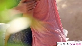 Teen Süße Und Amateurluder In Einem Engen Video Mit Brittney Banxxx Und Sasha Heart