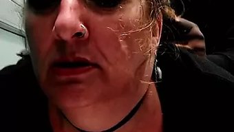Quickie Mit Einer Amerikanischen Pawg Milf Bei Dave & Busters Für Ein Heißes Erlebnis.