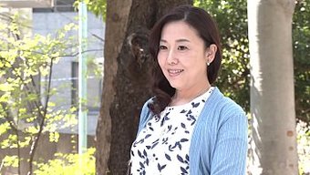 Ejakulation, Creampie Und Muschi Lecken Im Ersten Film Einer Japanischen Ehefrau