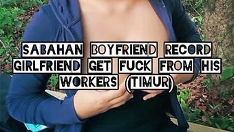 Eine Asiatische Teenagerin Mit Großen Titten Wird Gezwungen, Ihrem Freund Im Garten Oralsex Zu Geben