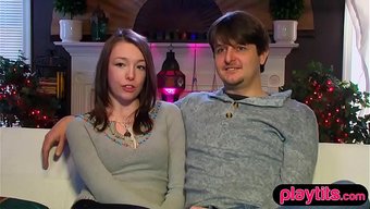 Junges Pärchen Probierte Sich Zum Ersten Mal Auf Einr Swingerparty