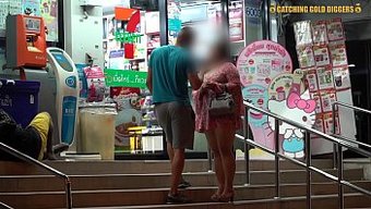 Eine Wunderschöne Fette Frau Mit Großen Titten Wird Von Einem 7-Eleven Für Hardcore-Fick Abgeholt